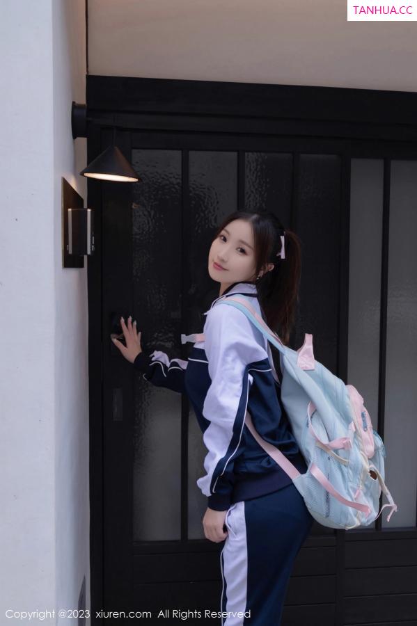   [XiuRen]高清写真图 2023.10.18 No.7528 杏子Yada 制服美腿第4张图片